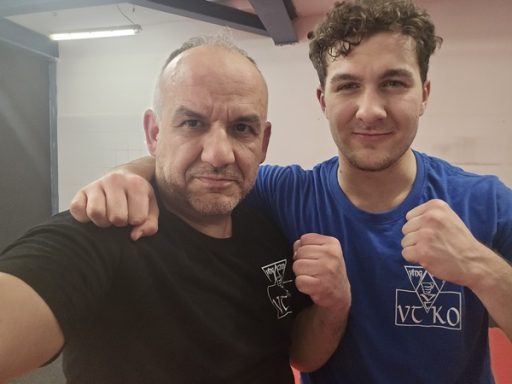 WingTsun Training in Vaihingen an der Enz Sifu Gökhan Kaygisiz mit einem Schüler beim VingTzun-Training in der Kampfkunstschule Vaihingen an der Enz.