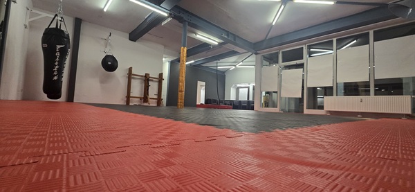 Unsere Trainingshalle Moderne Trainingshalle der VTKO Kampfkunstschule